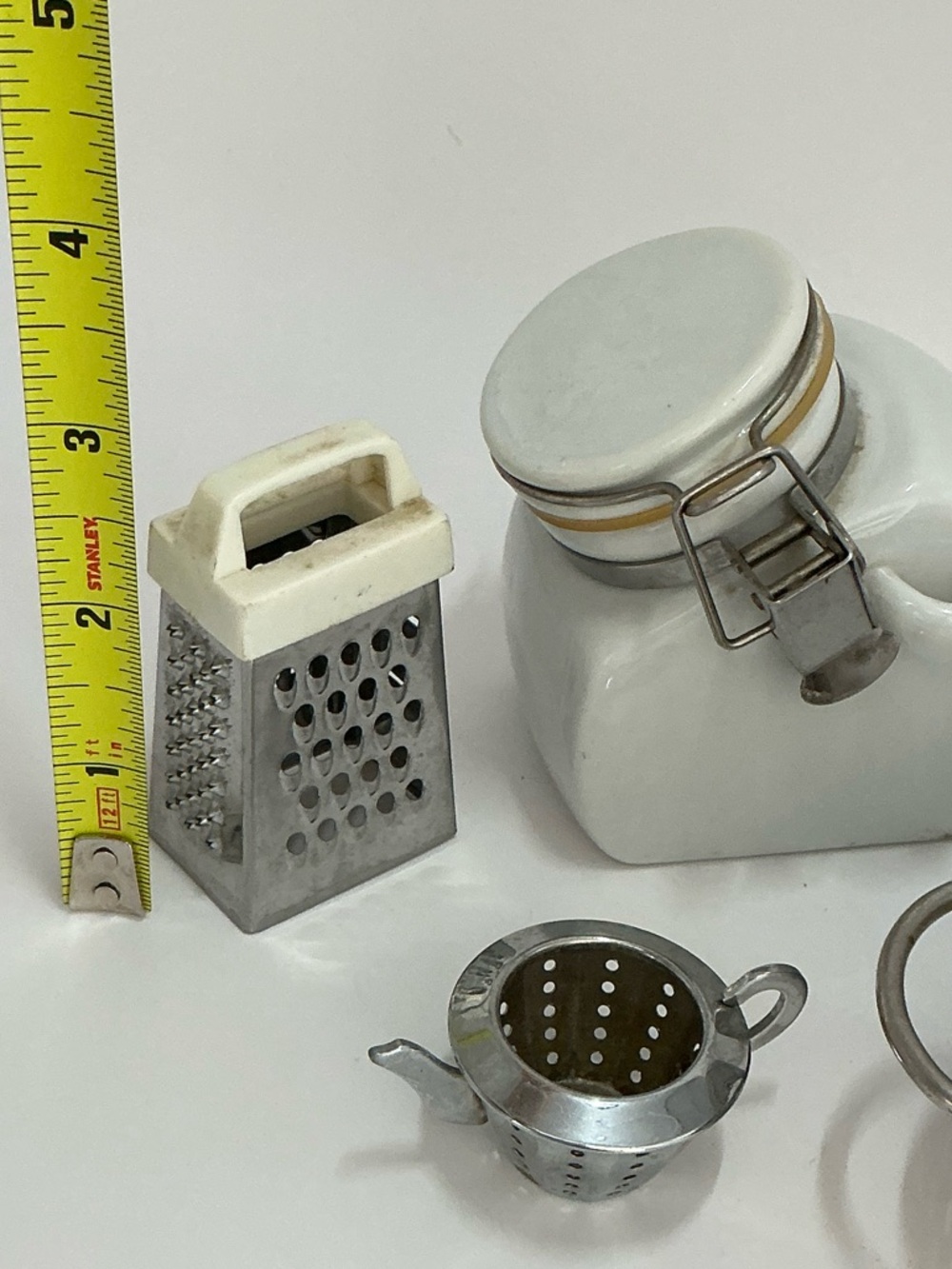 Vintage Miniature Kitchen Set Metal & Ceramic Playset or for collectors - Picture 5 of 15